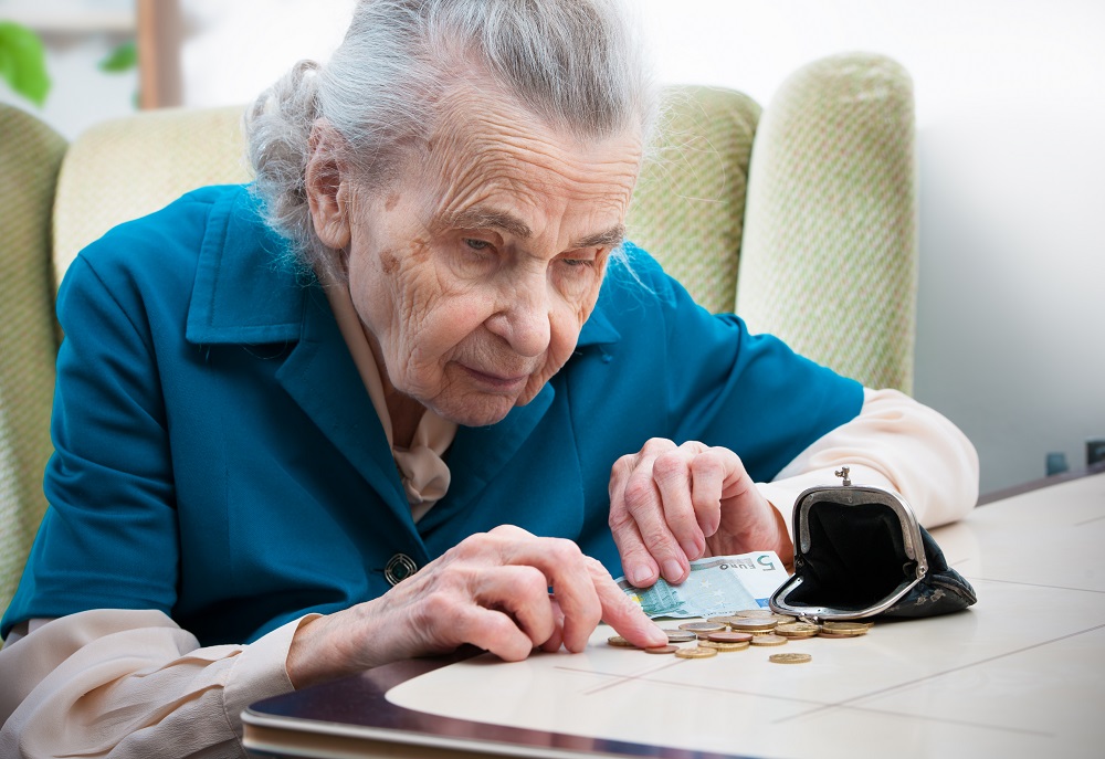 Elderly people and poverty: Current levels and changes since the crisis