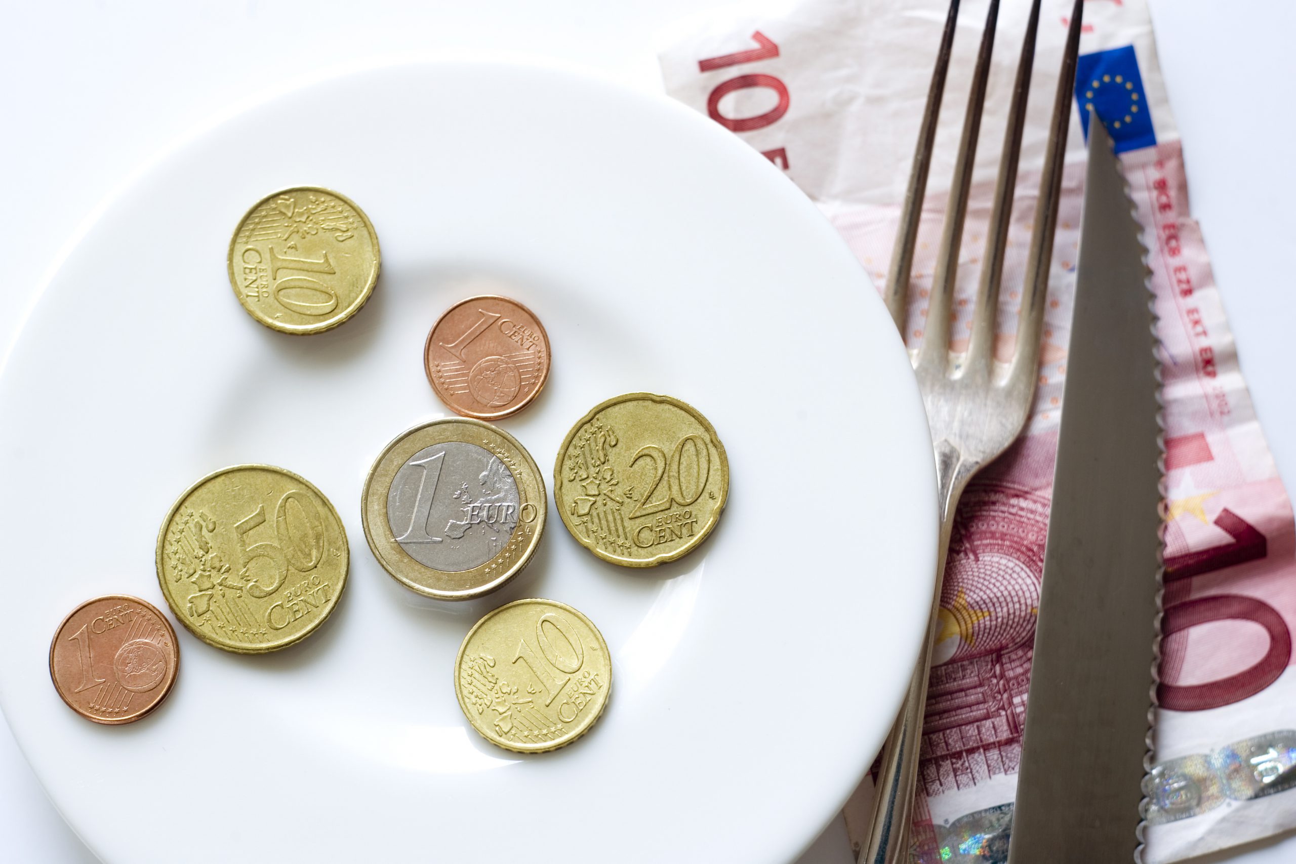 What is the EU doing to fight against poverty and social exclusion?