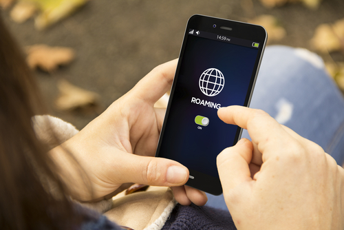 EU abolishes mobile roaming charges