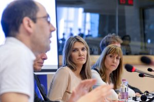 KAILI, Eva (S&D, GR); GIMÉNEZ BARBAT, María Teresa (ALDE, ES)
