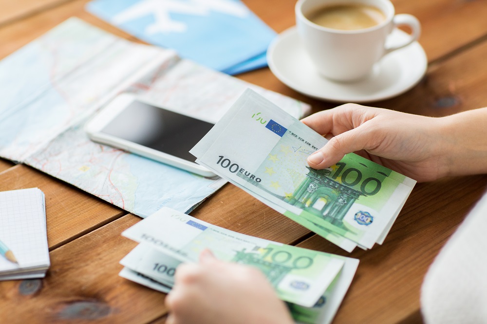 People travelling with cash [What Europe does for you]
